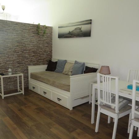 Studio Apartment - Skycourts Dubai Esterno foto